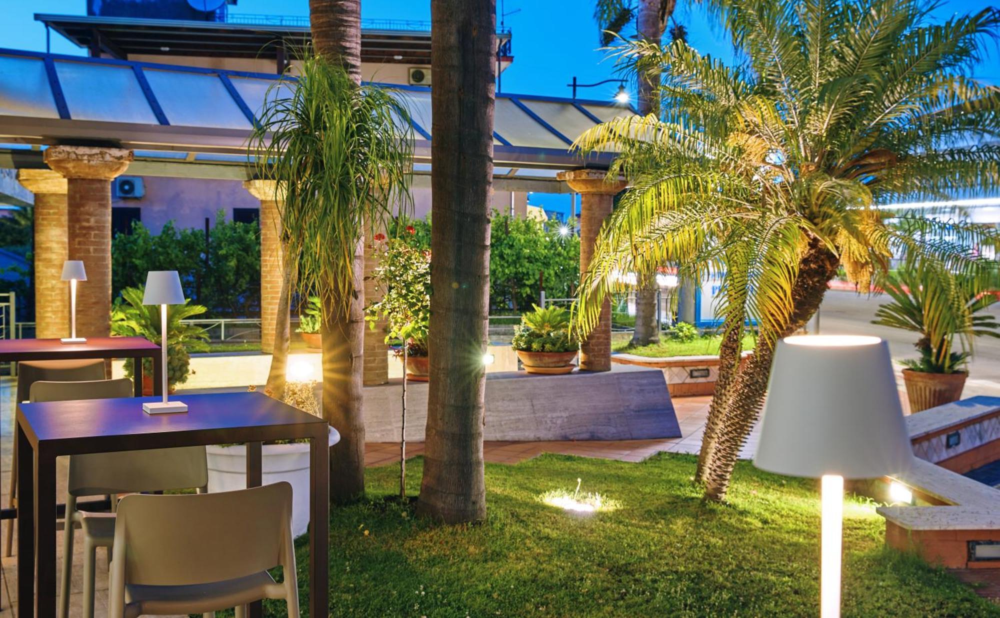 Hotel La Sorgente Hs Paestum Exterior photo